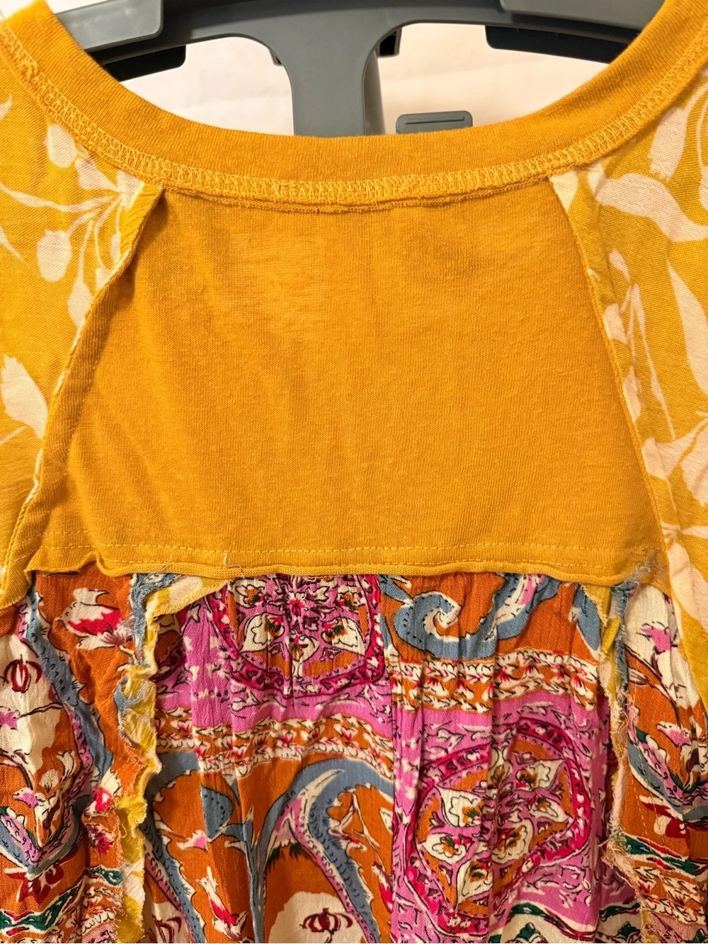 Umgee Women’s Size large Mustard Yellow Mixed-Print Women’s top - Picture 6 of 7